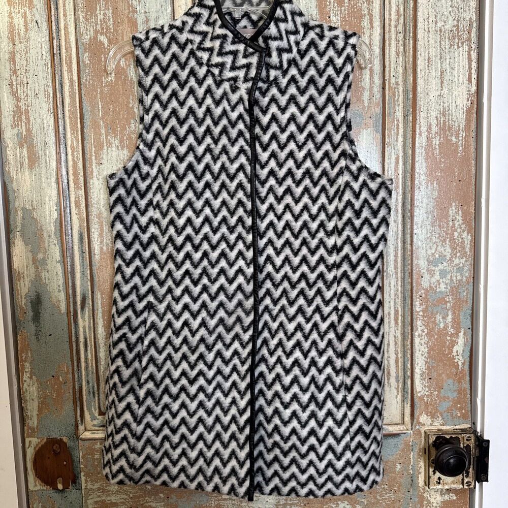 Chicos Long Vest Womens Size 0 Black White Chevron Sleeveless Duster Pockets
